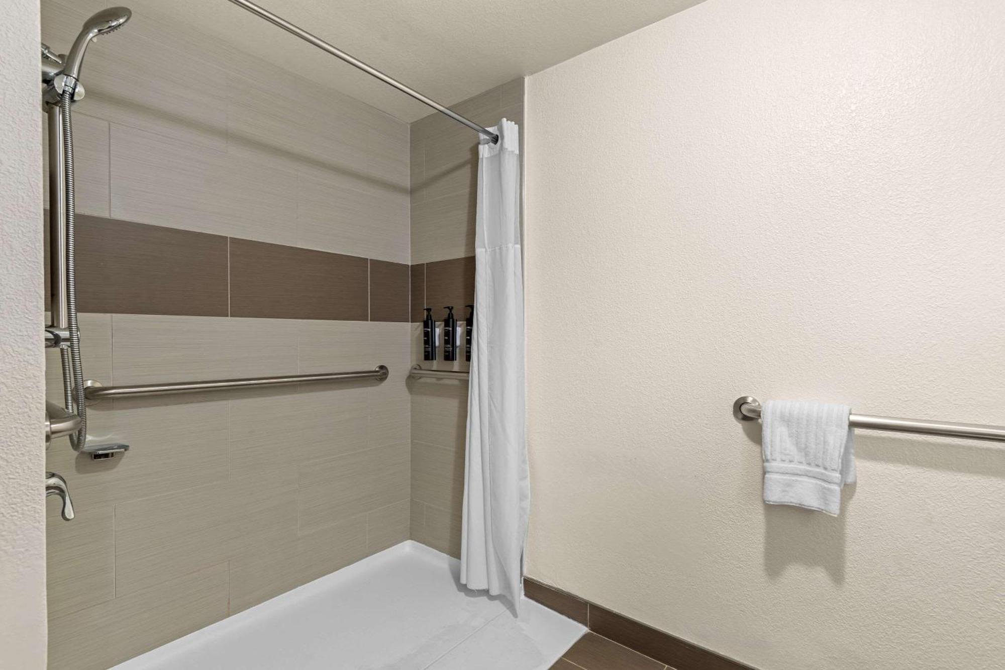 Hotel Concord Syracuse, Ascend Hotel Collection East Syracuse Buitenkant foto